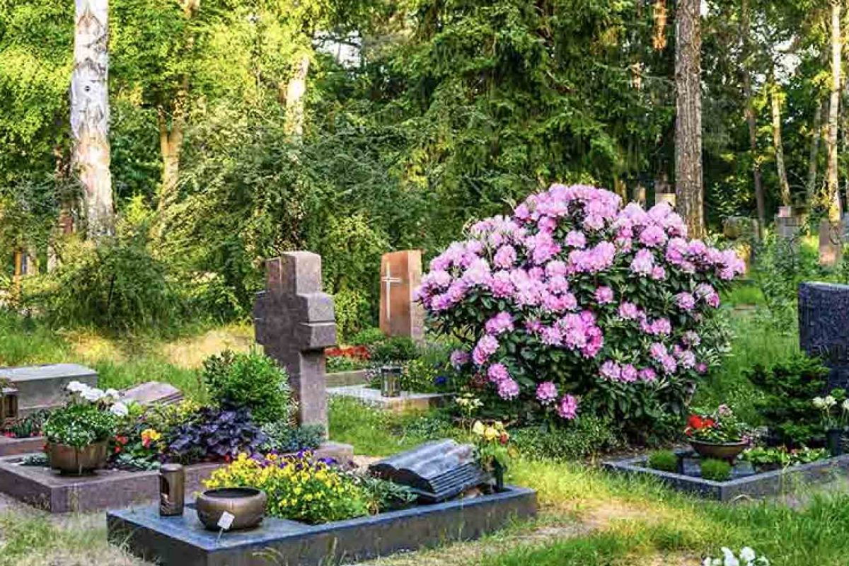 Grabsteinkontrolle auf den Friedhöfen der Stadt Blomberg