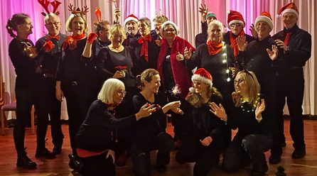 Weihnachten mit iuvento musica – Chor animiert zum Mitsingen