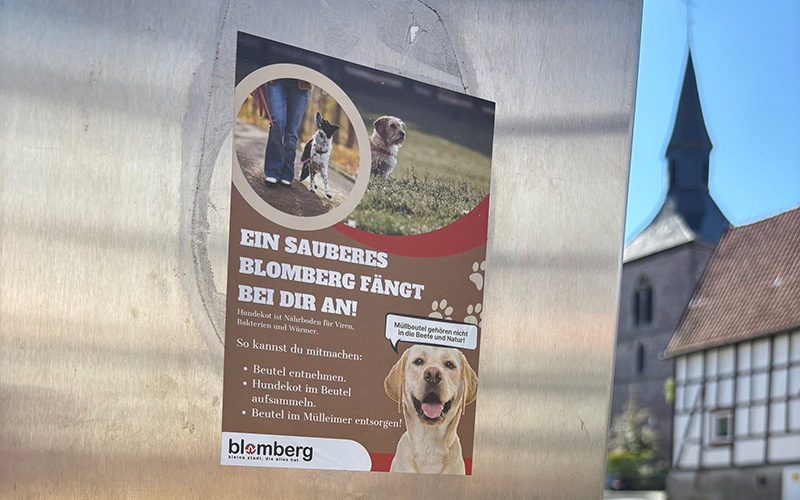 Neue Aufkleber: Die richtige Entsorgung von Hundekot